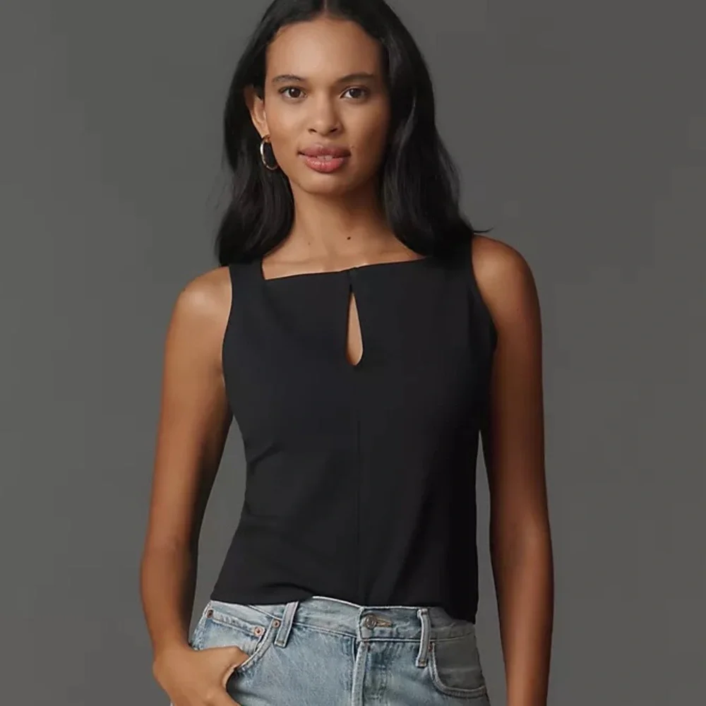 *NWT* Anthropologie Keyhole Top🖤 - Picture 2 of 5